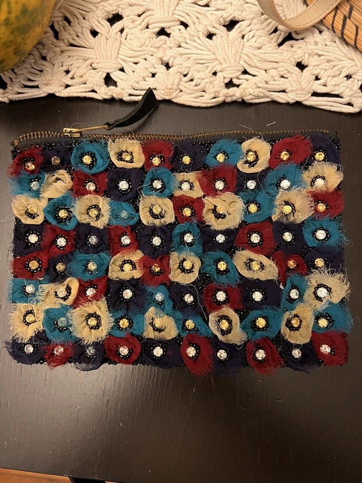 Nuevo bolso de mano Anthropologie con cama de flores precio de venta sugerido por el fabricante: 98 USD Foto 1 de 3