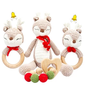 Handgestrickter Reh Ivy Set Babyrassel Holzspielzeug und Baumwolle - Bild 1 von 11