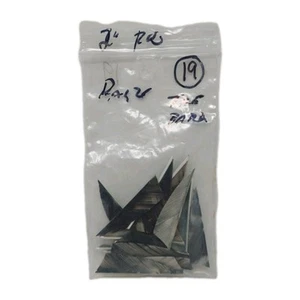 19 Count Archery Arrow Feathers 2" Right Wing: Rayzr Camo Tre Bark Black & White - Picture 1 of 2