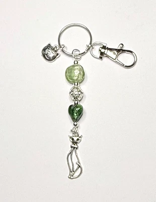PRETTY HANDMADE GREEN BEADED CAT KEYRING / BAG CHARM - PERFECT STOCKING FILLER - Image 1 of 4