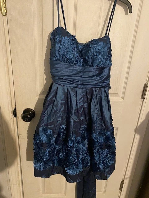 JUNIOR GIRLS RICH BLUE FORMAL DRESS BY B SMART - SIZE MED - TAG 653 - Image 1 of 1