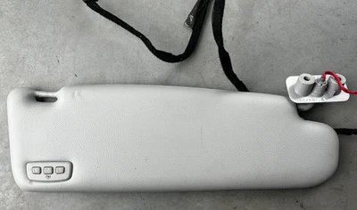 Солнцезащитный козырек со стороны водителя Volvo левая сторона с туалетным зеркалом для купе C70 1998-2002 годов выпуска (серый) - Изображение 1 из 4