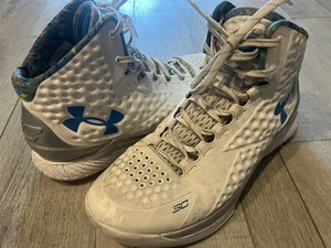 Zapatos de baloncesto UA Curry 1 Splash Party 2022 (fiesta sorpresa) para hombre talla 10” - Imagen 1 de 8