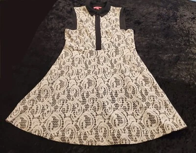 Vestido midi Betsey Johnson de encaje tostado con cuello negro, talla 14 Foto 1 de 4