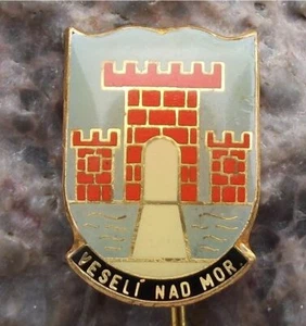 Vintage Veseli nad Moravou Czechoslovakia Heraldic Crest Coat of Arms Pin Badge - Picture 1 of 5