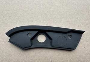 89-96 CORVETTE C4 FRONT TARGA TOP LOCATOR BRACKET COVER LH 10219601  - Bild 1 von 3