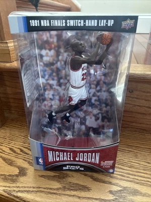 Upper Deck Pro Shots Michael Jordan 1991 NBA Finals Switch Hand Lay Up Figure - Image 1 of 4