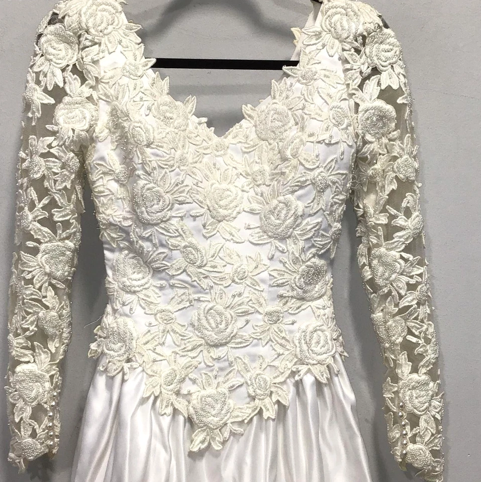 VTG Bonny Off White Scalloped Soft Satin Long Sleeve Wedding Dress Gown Size SM - Image 1 of 4