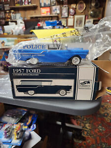 Liberty Classics Die-Cast Police Dept 1957 Ford Courier Sedan Delivery Bank #580