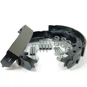 HANDBRAKE SHOES & FITTING KIT 170MM FITS: SUBARU IMPREZA GC8 GF8 93-00 SFK0005A - Picture 1 of 2