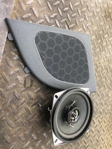Freightliner Cascadia Left-Hand Door Speaker & Grill - P/N 16915387 - Picture 1 of 4