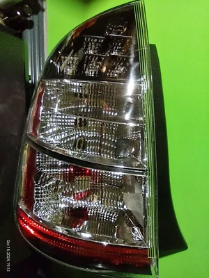 Luz trasera/trasera lado pasajero Toyota Prius 2004-2005 TYC 11-6154-01 NUEVO Foto 1 de 4