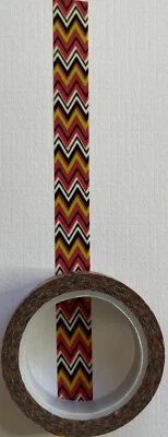Rolo de fita Washi BRANCO/ROSA ESCURO/PRETO E AMARELO CHEVRON•Fabricação de cartões•Linha•Jornal• - Imagem 1 de 4