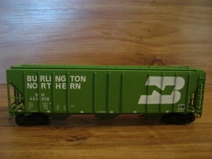 Altas HO Scale - BNSF Burlington Northern Covered Hopper - Picture 1 of 8