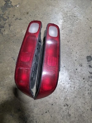 Luces traseras 94-01 Integra 2 puertas rojas blancas OEM USADAS Acura DC2 50/50 98 especificaciones GSR LS Foto 1 de 4