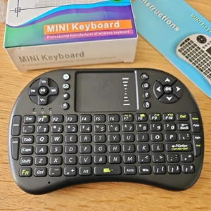 Kabellose Mini Tastatur mit Touchpad, 2,4 GHz Neu im Karton, weiß - Bild 1 von 7