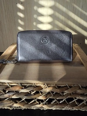 Muñequera Michael Kors Grande Cremallera Redonda Metálica Plateada Nueva Con Etiquetas Foto 1 de 4