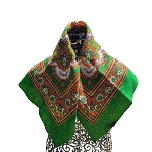 Bufanda de lana japonesa vintage con intrincado patrón floral de cachemira verde - Imagen 1 de 9