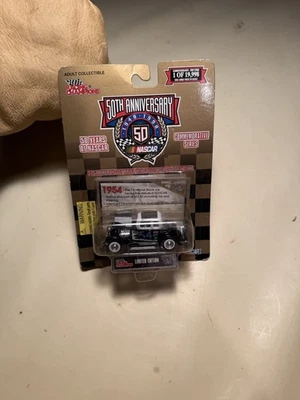 Racing Champions NASCAR 50 周年 1954 年福特 Coupe #6 压铸 1: 64 LE — 第 1/4 张图片