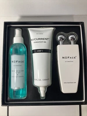 Nuface Carol Cole tónico microcorriente para lifting y tonificación facial conjunto caja abierta Foto 1 de 4