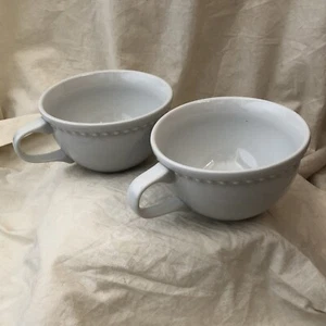2 tazas PILLIYVUIT Williams Sonoma porcelana blanca pesada borde con cuentas usadas en excelente estado - Imagen 1 de 7