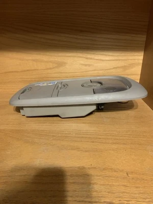 KIA SORENTO 2003-2009 DOME LIGHT MAP LAMP CONSOLE STORAGE COMPARTMENT - Image 1 of 4