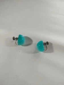 Vintage Earrings Screw Back Clip On Green Lucite Plastic Half Dome Shape - Picture 1 of 6