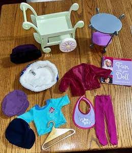 American Girl Puppenzubehör grüner Wagen, Haustierbett Pflegetisch, Kleidung usw. - Bild 1 von 5