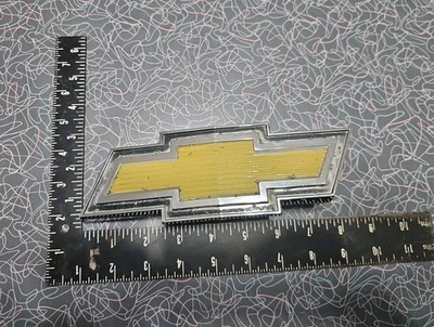 Chevrolet G10 G20 G30 1971-1977 furgoneta pajarita emblema parrilla OEM (330630 / 3970783) Foto 1 de 4