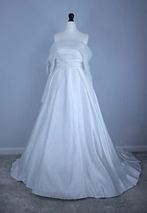 Stunning Princess Ballgown Wedding Dress - Picture 1 of 11