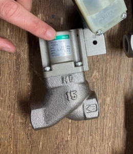 NEW CKD CVSE2-15A-05-03T-1 Pneumatic Solenoid Valve 100/110v-ac 0.7mpa 1/2in Npt - Picture 1 of 1