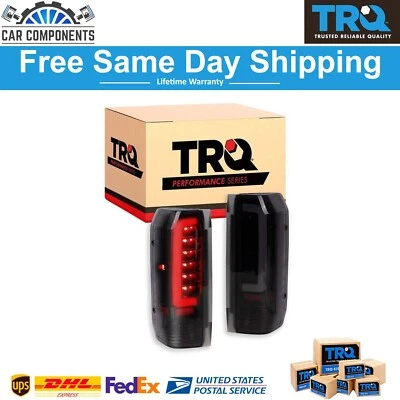 Черный корпус заднего фонаря с дымчатыми линзами TRQ Performance со светодиодной трубкой C для Ford - Изображение 1 из 4