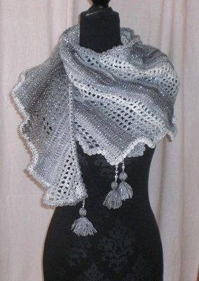 Schal Drachenschwanz Drachenstrahl gehäkelt Farbverlauf mit Lurex Grau - Bild 1 von 4