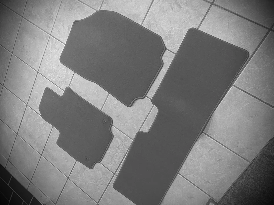 Alfombrillas GMC Terrain 2018-2023 delanteras y traseras premium gris OEM GM. Foto 1 de 4