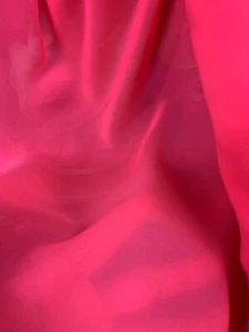 Tela de gasa de poliéster liso transparente rosa caliente (60 in) Se vende por yarda - Imagen 1 de 1