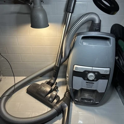 Miele Blizzard CX1 Cat/Dog Flex Cylinder Vacuum Cleaner {Used/Missing Tool} - Image 1 of 4