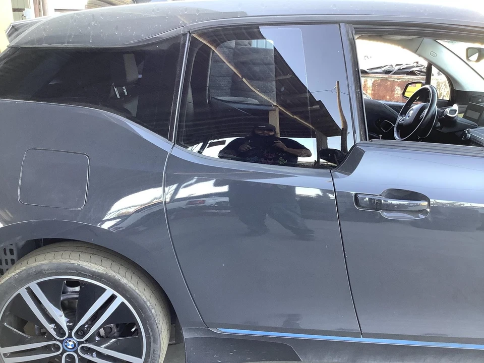 Conjunto de puerta trasera derecha usado lado trasero se adapta a: BMW I3 2015 sin tinte de privacidad trasero Foto 1 de 4