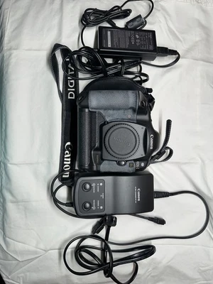 Canon EOS-1 Ds Digital camera body plus eyecup, original battery charger, and DC - Image 1 of 4