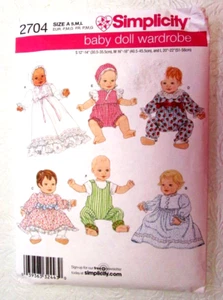 NUEVO Armario Muñeca Bebé Simplicity 2704 Patrón Costura 12" a 22" Bautizo - Imagen 1 de 3