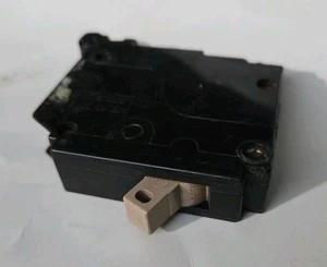 Disyuntor Cutler-Hammer E-11713 20A 120/240VAC 1 polo - Imagen 1 de 4
