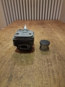 A GENUINE HUSQVARNA 61 CHAINSAW CYLINDER AND PISTON POT N PISTON  - Picture 1 of 8
