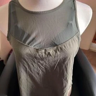 Camisetas sin mangas delanteras de malla Active 1 camisa verde oliva Foto 1 de 4