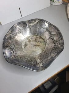 silver or silver plated Trink it dish with  floral cut outs - Imagen 1 de 9