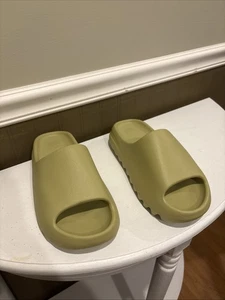 Yeezy Slides Resin men’s size 9 - Picture 1 of 5