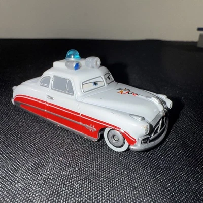 Takara Tomy Disney Cars Tomica C-39 Rescue Go! Go! Doc Hudson (tipo ambulancia) Foto 1 de 4