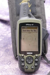 Garmin GPSMAP 60 Bundle with Belt Clip, Case and Owner's Manual BATTERY TESTED - Picture 1 of 7