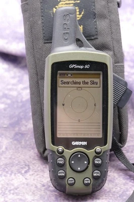 Garmin GPSMAP 60 Bundle with Belt Clip, Case and Owner's Manual BATTERY TESTED - Image 1 of 4