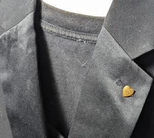 Vintage vergoldet Ton geätzt Herz Stick Pin Hut Revers 2,5" - Bild 1 von 7