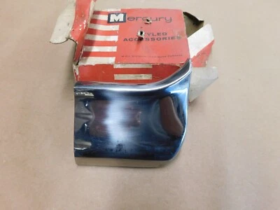 Ponta de extensão de moldagem Mercury Rocker fabricante de equipamento original Ford 1960 Monterey Montclair LH - Imagem 1 de 4