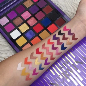 Anastasia Beverly Hills ABH Norvina Eyeshadow Pro Palette Vol 1 - NEW in Box - Picture 1 of 3